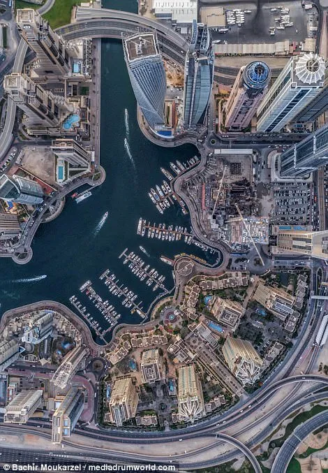 12 Foto Drone di Dubai yang Begitu Memesona. Begini Tampilan Kota Mewah Ini dari Udara! 22