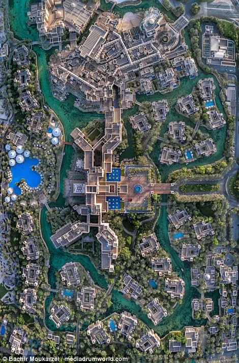 12 Foto Drone di Dubai yang Begitu Memesona. Begini Tampilan Kota Mewah Ini dari Udara! 20