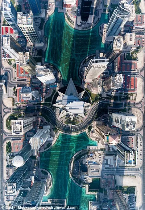 12 Foto Drone di Dubai yang Begitu Memesona. Begini Tampilan Kota Mewah Ini dari Udara! 16