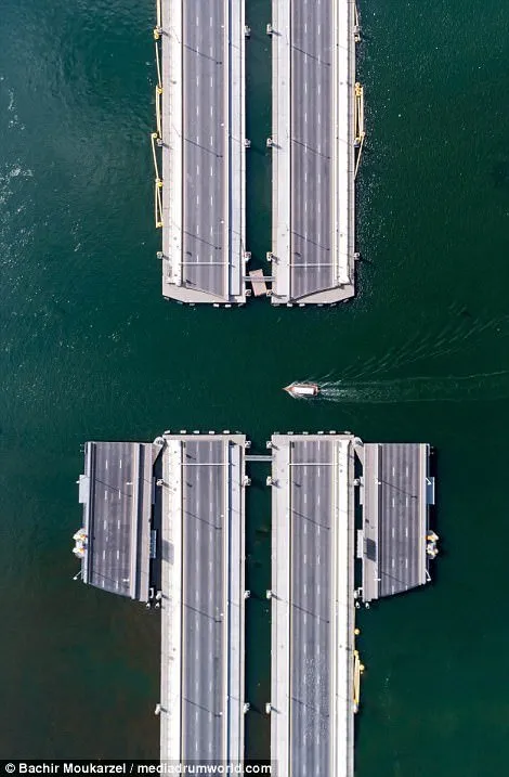 12 Foto Drone di Dubai yang Begitu Memesona. Begini Tampilan Kota Mewah Ini dari Udara! 18