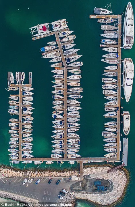 12 Foto Drone di Dubai yang Begitu Memesona. Begini Tampilan Kota Mewah Ini dari Udara! 23