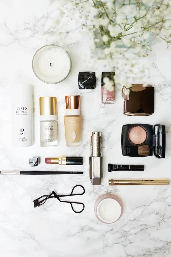 10+ Rahasia Foto Flatlay Instagram Biar Timeline Makin Asyik. Pernak Perniknya Sederhana Tapi Artistik 19