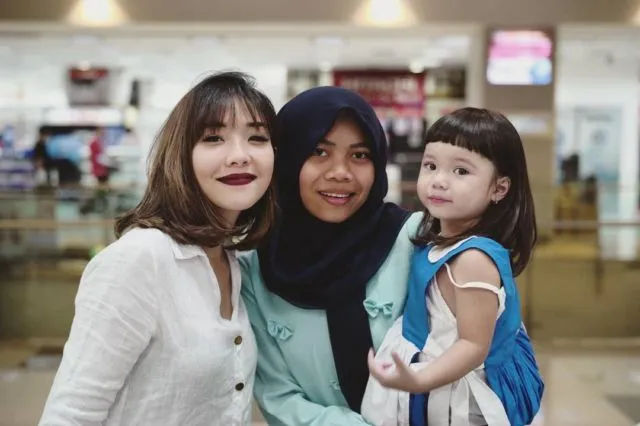 10+ Potret Bukti Para Artis Juga Dekat dengan ART-nya. Nggak Cuma Sibuk di Layar Kaca Doang! 18
