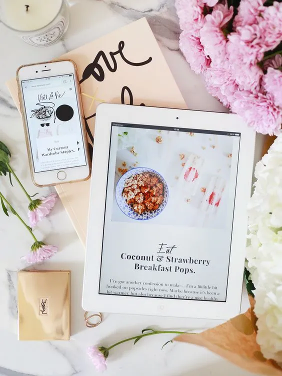 10+ Rahasia Foto Flatlay Instagram Biar Timeline Makin Asyik. Pernak Perniknya Sederhana Tapi Artistik 18