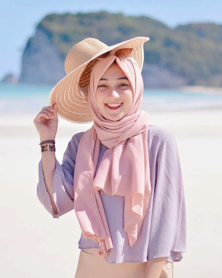 10 Inspirasi Hijab Elegan yang Diprediksi Bakal Hits Tahun 2018. Wajib Dilirik dan Super Ciamik! 16