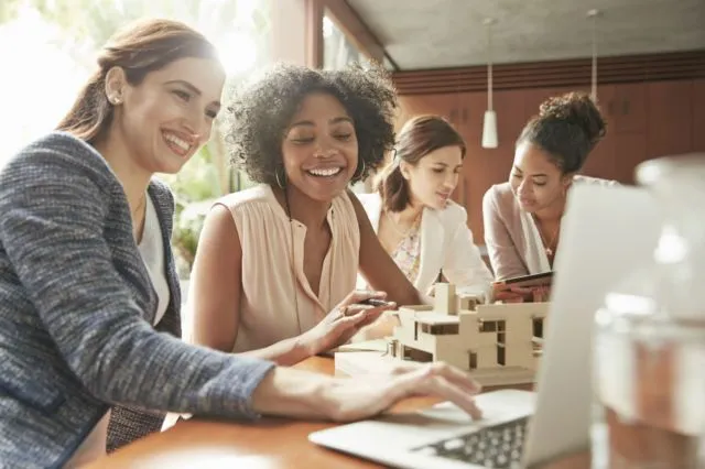 5 Cara Elegan Memanfaatkan 'Musuh' di Kantor untuk Mendongkrak Karier 6