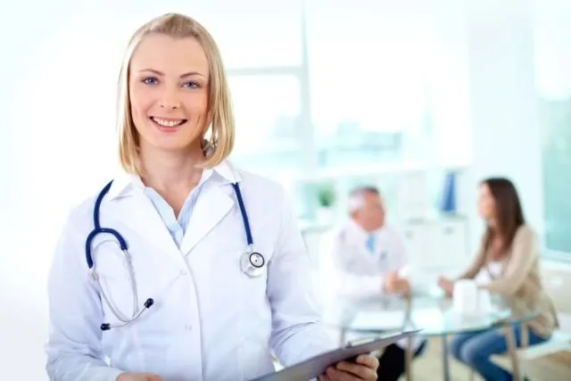 Alasan Kenapa Baju Yang Dipakai Dokter Berwarna Hijau Saat Operasi. Simak Baik-baik! 16