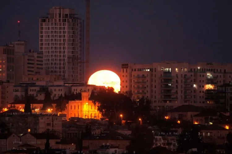 12+ Foto Super Blue Blood Moon yang Menakjubkan dari Seluruh Dunia! Nyesel yang Lewatin Begitu Aja 23