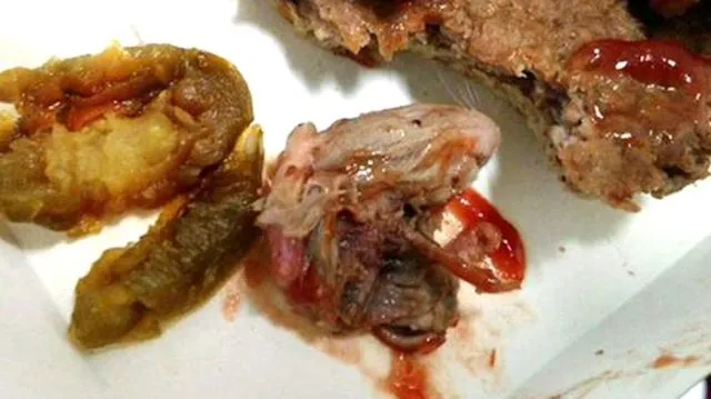 Hati-Hati! 5+ Kejadian Apes Ini Jadi Bukti Bahwa Restoran Cepat Saji Juga Punya Cacat dalam Produknya 9