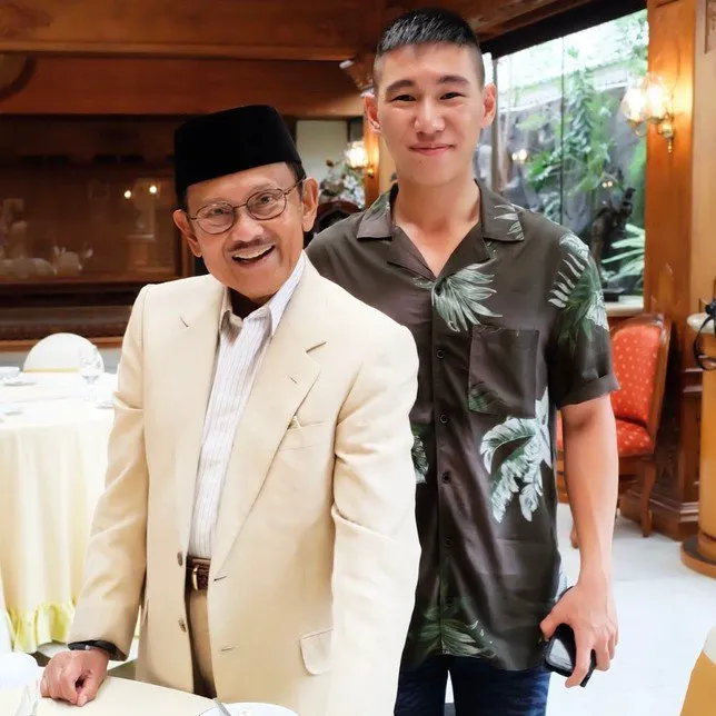 10 Orang yang Bertanggungjawab di Balik Gaya Modis dan Mahal Para Selebritas Kenamaan. Siapakah Mereka? 19
