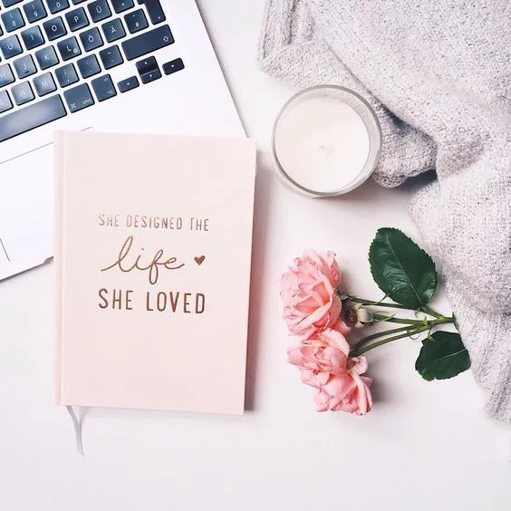 10+ Rahasia Foto Flatlay Instagram Biar Timeline Makin Asyik. Pernak Perniknya Sederhana Tapi Artistik 15
