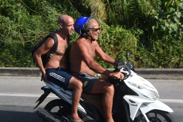 Hindari 9+ Obrolan Ini Saat Boncengan Motor sama Temanmu. Selain Bahaya, Nggak Ada Gunanya Juga! 18