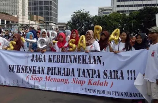 Duduk Sebelahan di TransJakarta Harus Seagama. Pengalaman Pengguna Twitter Ini Tuai Pro Kontra 4