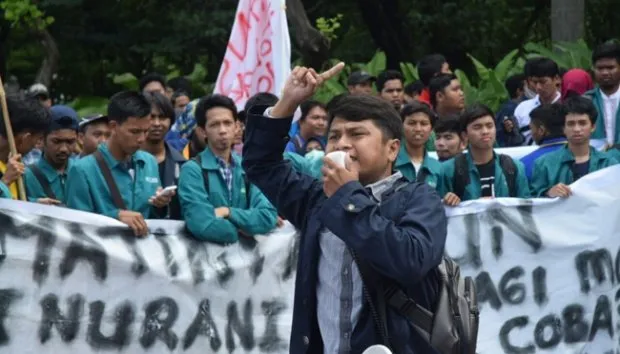 Aksi Kartu Kuning Ketua BEM UI Terus Diperdebatkan. Lah, Terus Ngobrolin Masalah Asmatnya Kapan? 4