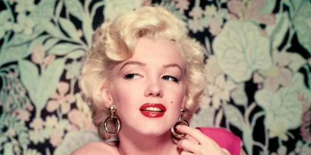 Warna-warni Gaya Lipstik Favorit dari Zaman Old Hingga Now. Paling Suka yang Mana Nih Kamu? 17