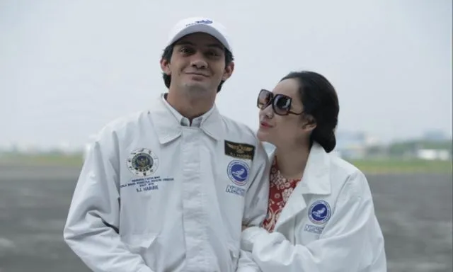 10 Pasangan Artis dalam Film Ini Sukses Bikin Baper Penggemarnya. Tenang, Itu Cuma Tuntutan Peran kok 14