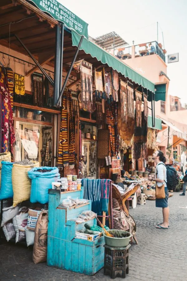 10 Jalanan Instagramable di Seluruh Dunia yang Keren Abis. Indah di Setiap Sudutnya! 11