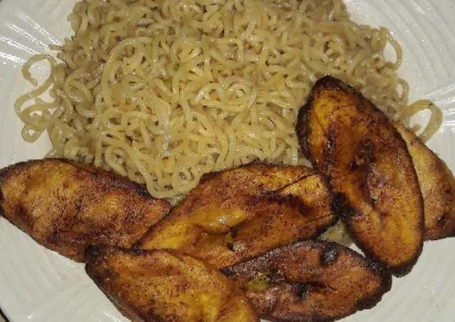 Jadi Makanan Pokok di Nigeria, Indomie Sering Disangka Bukan dari Indonesia. Ternyata Ini Alasannya 18