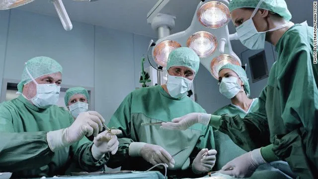 Alasan Kenapa Baju Yang Dipakai Dokter Berwarna Hijau Saat Operasi. Simak Baik-baik! 9
