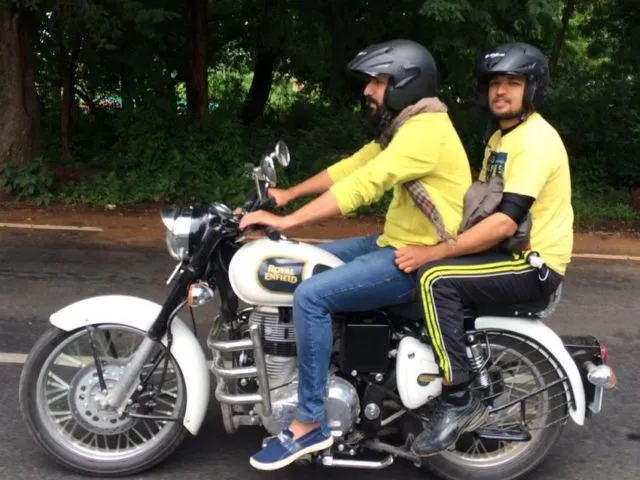 Hindari 9+ Obrolan Ini Saat Boncengan Motor sama Temanmu. Selain Bahaya, Nggak Ada Gunanya Juga! 17