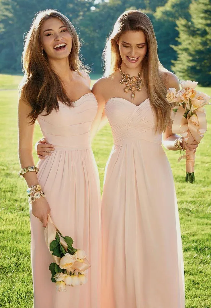 11+ Inspirasi Outfit untuk Sister of The Bride. Meski Bukan Bintang Utama, Boleh Kok Tampil Memesona 16