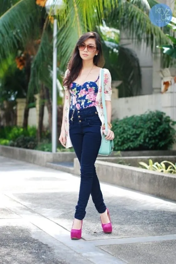 20 Alasan High-waisted Jeans Bisa Jadi Penolong Tampilanmu 33