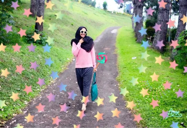 11 Gaya Berhijab Laudya Cynthia Bella Paling Santai. Nggak Perlu Neko-neko yang Penting Nyaman 17