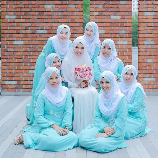 Anggunnya HQQ, 16+ Inspirasi Busana Bridesmaid Syar'i Menutup Dada Ini Layak Diadopsi 34