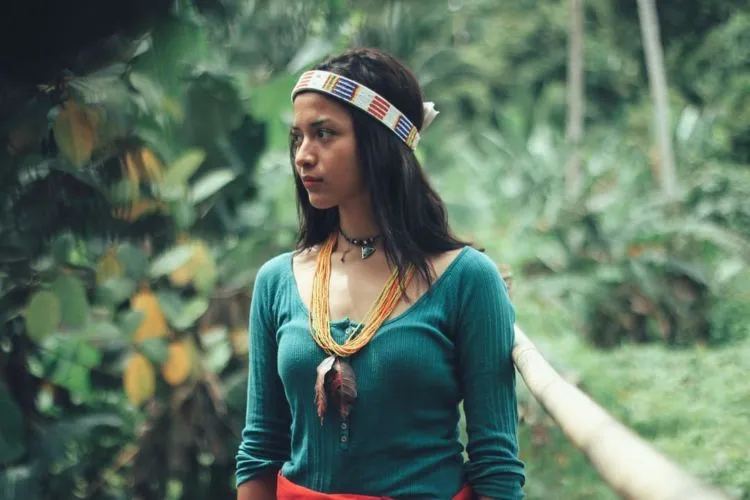 15 Foto Traveling Putri Marino yang Cantik Memesona. Perlu Ditiru Biar IG Kamu Nggak Gitu-gitu Aja! 20