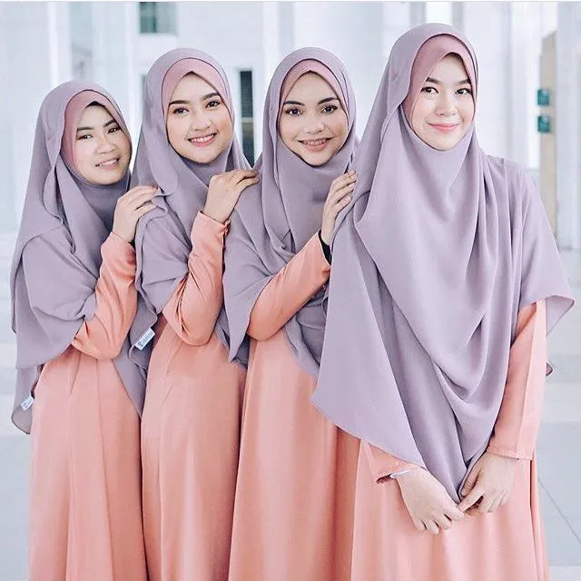 Anggunnya HQQ, 16+ Inspirasi Busana Bridesmaid Syar'i Menutup Dada Ini Layak Diadopsi 21