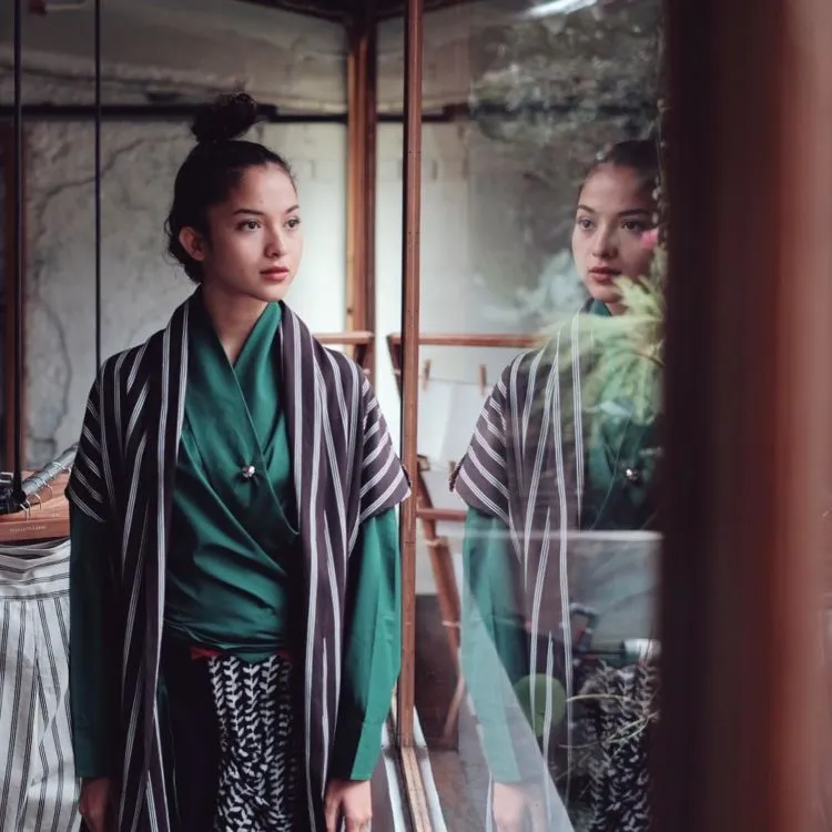 15 Foto Traveling Putri Marino yang Cantik Memesona. Perlu Ditiru Biar IG Kamu Nggak Gitu-gitu Aja! 17