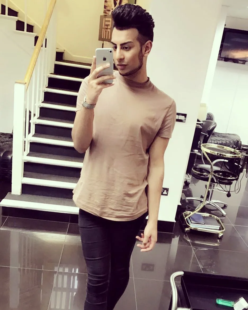 Kecanduan Selfie, Cowok Ini Bakal Hapus Foto yang Diunggah ke IG Kalau Nggak Dapat 600 Likes. Cowok ... 5