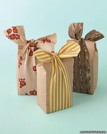 Ide Menghias Kertas Cokelat untuk Bungkus Kado. Ramah di Kantong! 39 kertas cokelat untuk bungkus kado