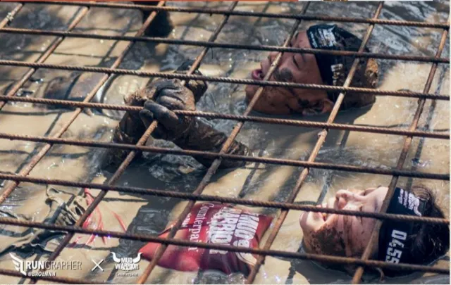 Jangan Ngaku Tangguh Kalau Belum Ikutan Counterpain Mud Warrior 4. Lomba Maraton Ala Latihan Militer! 11