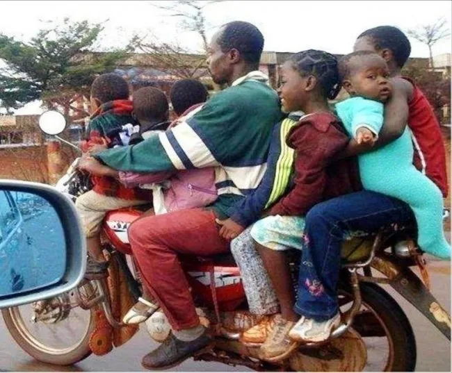 10 Potret Sepeda dan Motor yang Kelebihan Muatan. Miris Banget Tapi Kocak Juga! 20