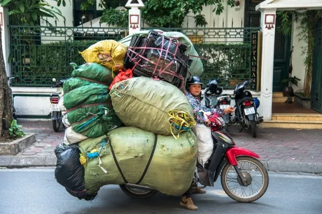 10 Potret Sepeda dan Motor yang Kelebihan Muatan. Miris Banget Tapi Kocak Juga! 18