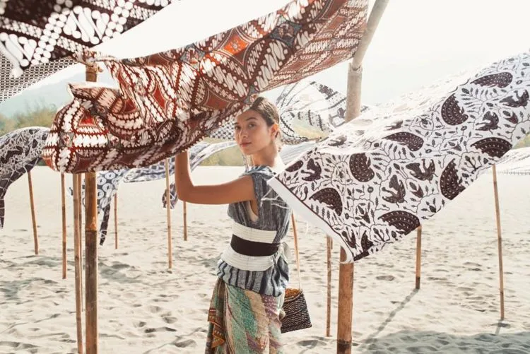 15 Foto Traveling Putri Marino yang Cantik Memesona. Perlu Ditiru Biar IG Kamu Nggak Gitu-gitu Aja! 19