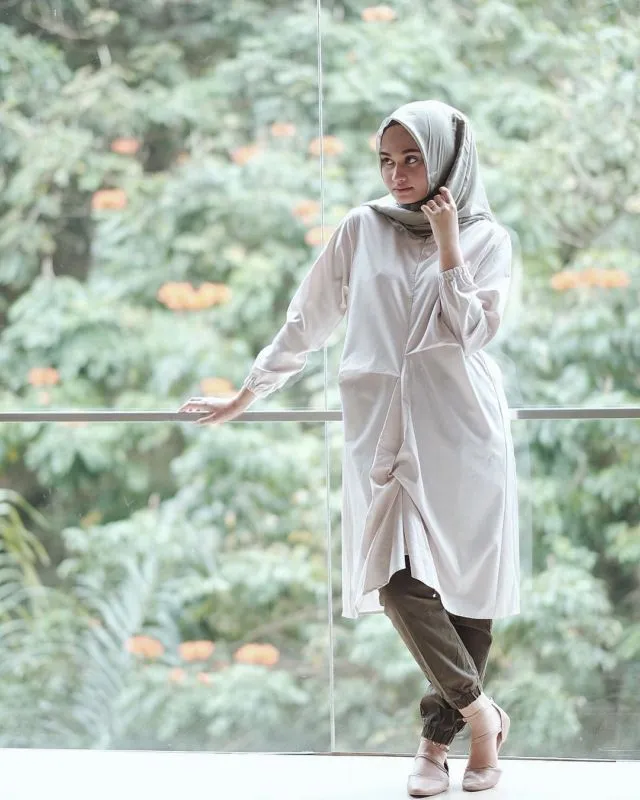 12 Model Celana Muslimah yang Trendi dan Adem Dipakai, Tetap Luwes Meski Tubuh Nggak Tinggi Semampai 21