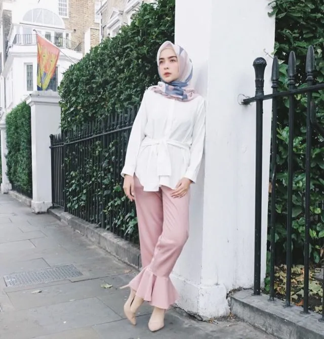 12 Model Celana Muslimah yang Trendi dan Adem Dipakai, Tetap Luwes Meski Tubuh Nggak Tinggi Semampai 19