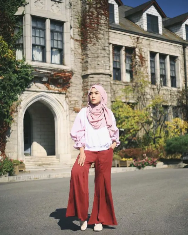 12 Model Celana Muslimah yang Trendi dan Adem Dipakai, Tetap Luwes Meski Tubuh Nggak Tinggi Semampai 16