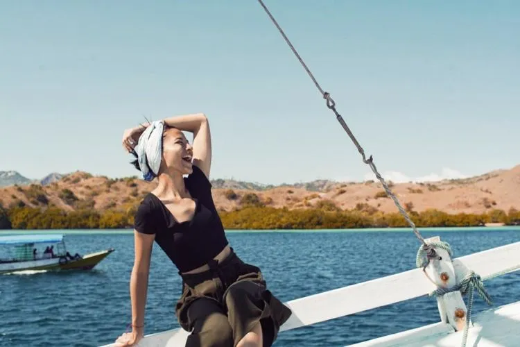 15 Foto Traveling Putri Marino yang Cantik Memesona. Perlu Ditiru Biar IG Kamu Nggak Gitu-gitu Aja! 29