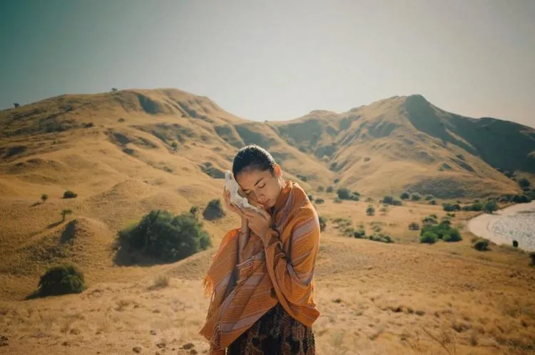 15 Foto Traveling Putri Marino yang Cantik Memesona. Perlu Ditiru Biar IG Kamu Nggak Gitu-gitu Aja! 23