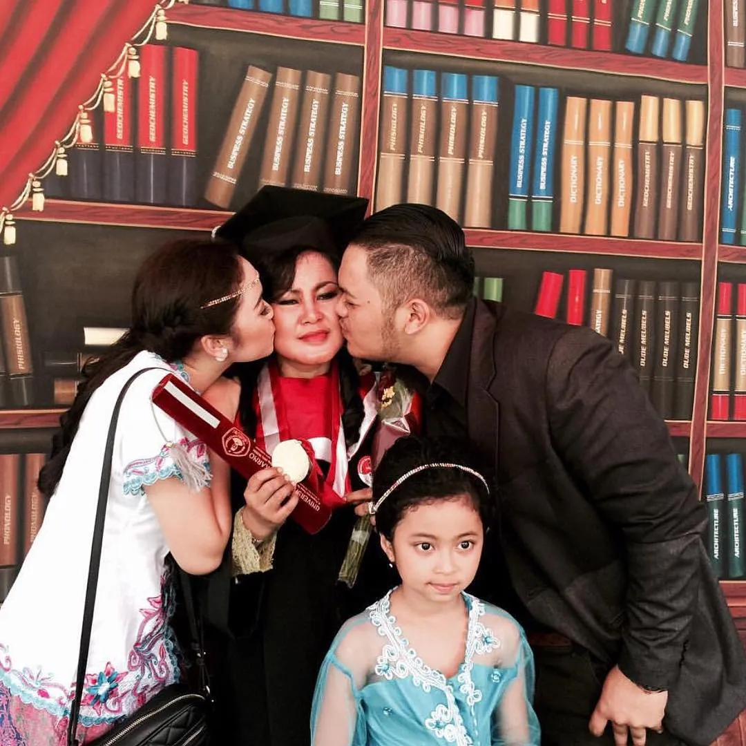 Selain Sayang Keluarga, 11 Foto ini Buktikan Bahwa Limbad Beruntung Banget Punya Anak Secantik Cecil 15