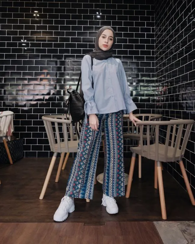 12 Model Celana Muslimah yang Trendi dan Adem Dipakai, Tetap Luwes Meski Tubuh Nggak Tinggi Semampai 18