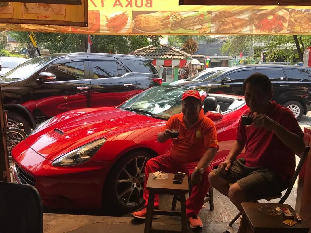Hidup Mewah ala Pengacara Hotman Paris. Mulai Naik Lamborghini ke Pasar hingga Beli Dasi Super Mahal 3