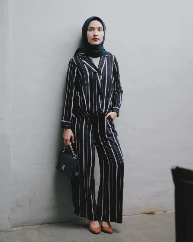 12 Model Celana Muslimah yang Trendi dan Adem Dipakai, Tetap Luwes Meski Tubuh Nggak Tinggi Semampai 22