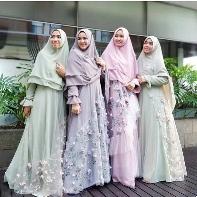 Anggunnya HQQ, 16+ Inspirasi Busana Bridesmaid Syar'i Menutup Dada Ini Layak Diadopsi 25