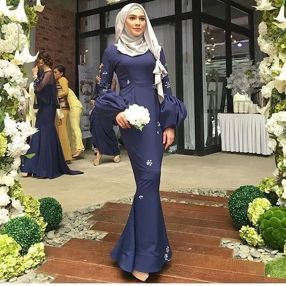 20 Inspirasi Model Gaun Kondangan untuk Pesta Terbaru 32
