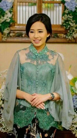 20 Inspirasi Model Gaun Kondangan untuk Pesta Terbaru 26