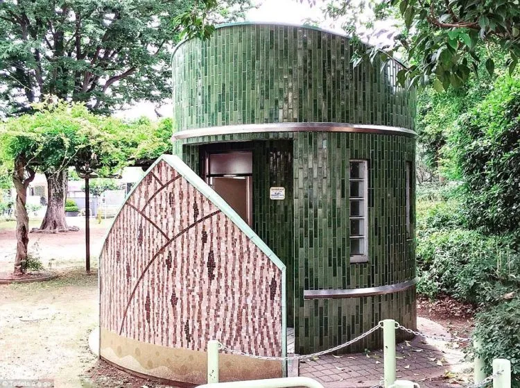 12 Desain Toilet Umum Paling Gokil di Jepang. Unik dan Kreatif Banget ya Idenya! 11
